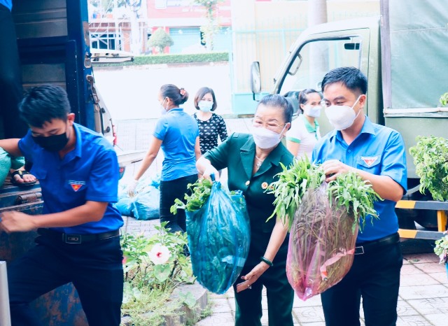 Chuyện gần 900 túi an sinh gửi niềm yêu từ kiều bào và thanh niên Bình Phước đến vùng dịch TP HCM