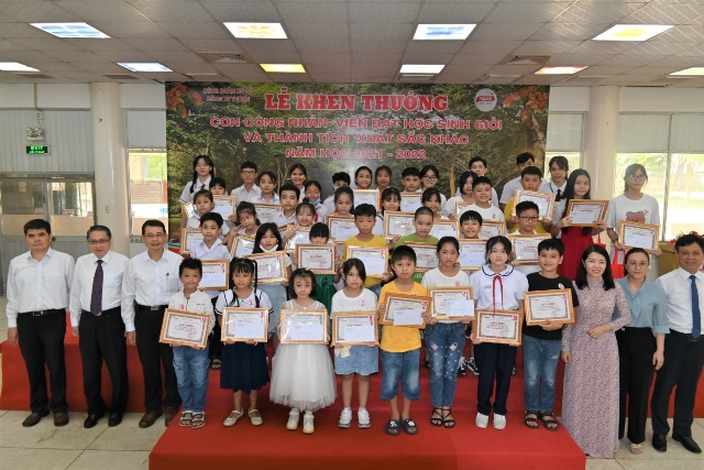 Vedan Việt Nam khen thưởng con em CBCNV có thành tích học tập tốt năm học 2021-2022