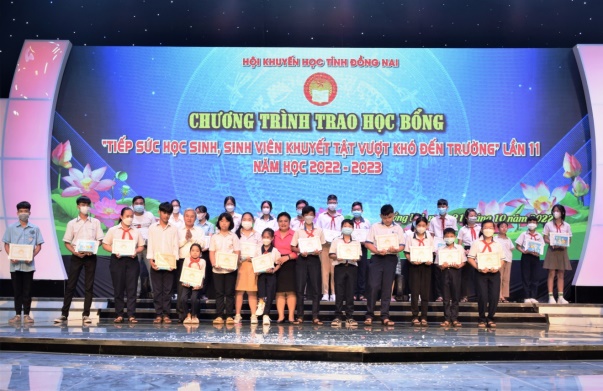 Vedan Việt Nam trao học bổng “Tiếp sức học sinh, sinh viên khuyết tật vượt khó đến trường” năm học 2022-2023