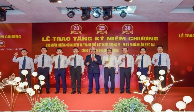 Vedan Việt Nam tổ chức lễ trao Kỷ niệm chương cho 219 cho 219 nhân viên có thâm niên công tác 20-25-30 năm