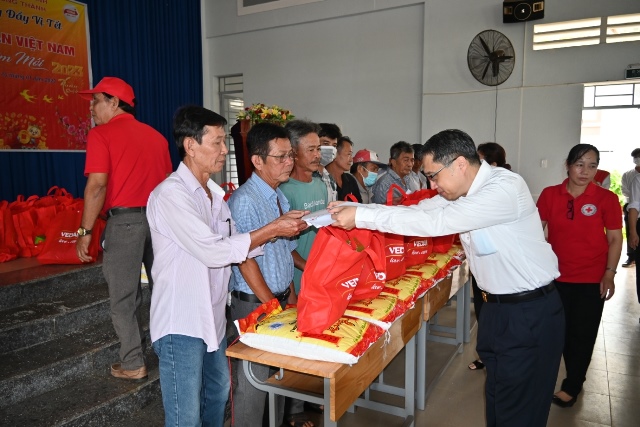 Nhân dịp Tết Quý Mão 2023: Vedan Việt Nam trao tặng 1.000 phần quà Tết cho người dân có hoàn cảnh khó khăn 