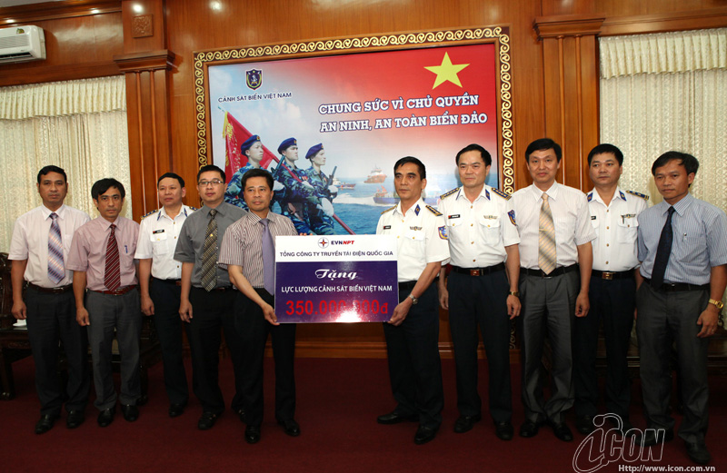 Tổng công ty Truyền tải Điện Quốc gia tặng quà cho Cảnh sát biển Việt Nam và Cục Kiểm ngư Việt Nam