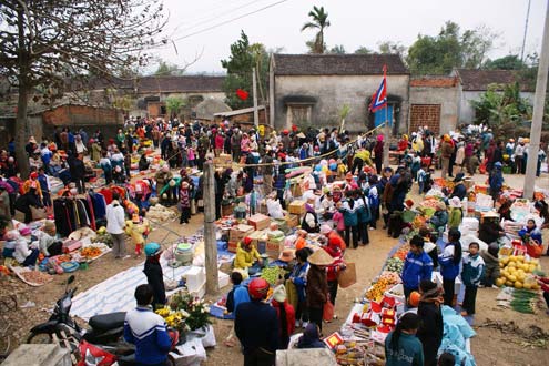 Tản văn: Chợ làng và người làng đi chợ
