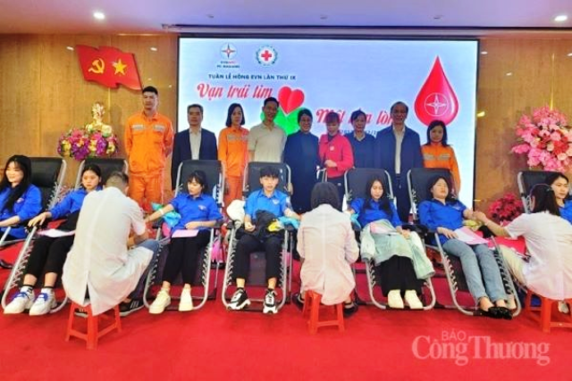 Hưởng ứng Tuần lễ hồng EVN năm 2023, hơn 60 CBCNV PC Hà Giang tham gia hiến máu tình nguyện
