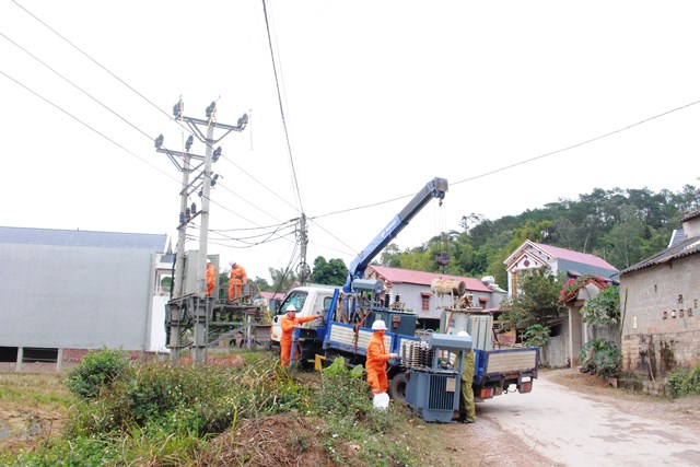 Điện lực Lộc Bình (PC Lạng Sơn) tăng cường các giải pháp chống quá tải lưới điện