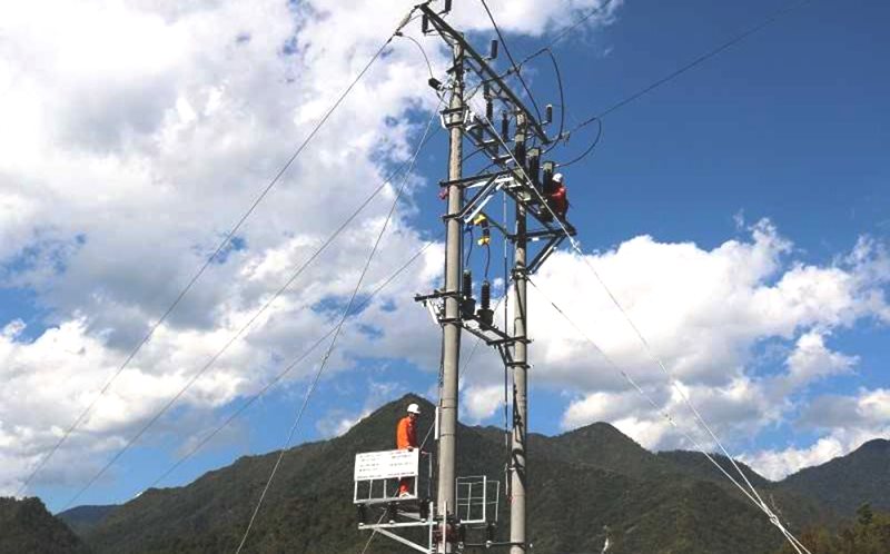 Điện lực Nghĩa Lộ (PC Yên Bái) đóng điện mạch vòng kết nối liên tỉnh các đường dây cấp điện cho khu vực Mù Cang Chải