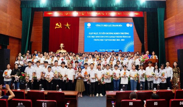 PC Thanh Hóa: Tuyên dương, khen thưởng con CBCNV đạt thành tích cao trong học tập, rèn luyện năm học 2022 - 2023