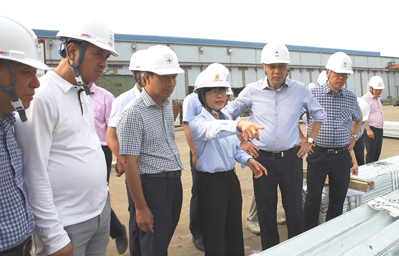 Đôn đốc tiến độ cung cấp cột thép cho Dự án đường dây 500 kV mạch 3 của nhà thầu Thành Long và Việt Á
