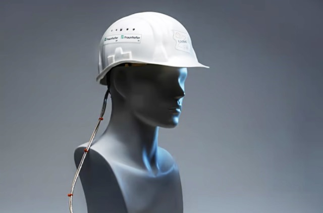 Mũ bảo hiểm thông minh theo dõi độ rung để giữ cho bộ não an toàn khi làm việc