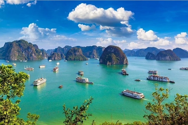 Vịnh Hạ Long lọt tốp 10 kỳ quan thiên nhiên hút khách nhất thế giới