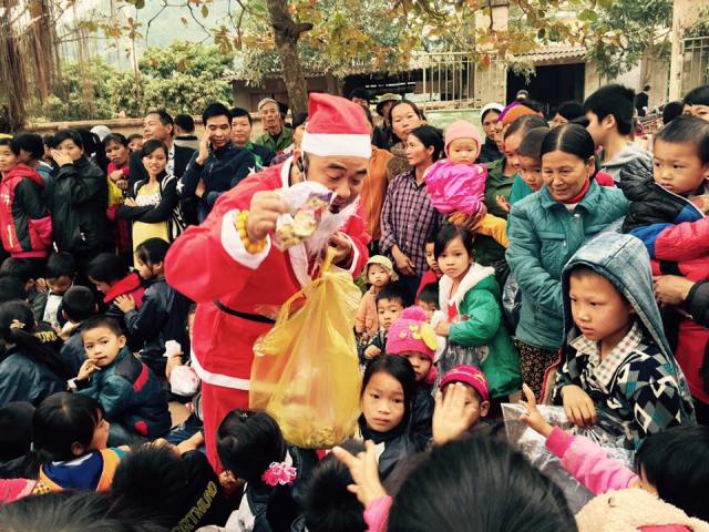 Giáng Sinh về với trẻ em vùng cao Phú Nhuận - Bắc Giang