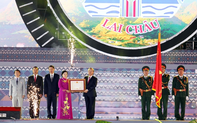 Lai Châu đón nhận Huân chương Độc lập hạng nhất