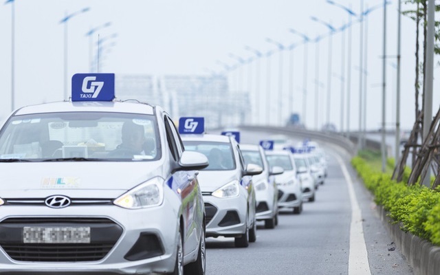 Hà Nội ra mắt taxi công nghệ cạnh tranh “gã khổng lồ” Grab