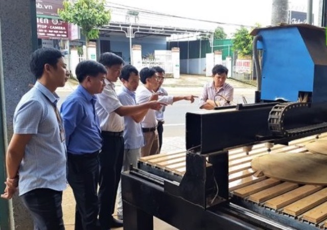 Đăk Nông: Hỗ trợ ứng dụng máy móc thiết bị tiên tiến trong sản xuất sản phẩm mộc dân dụng