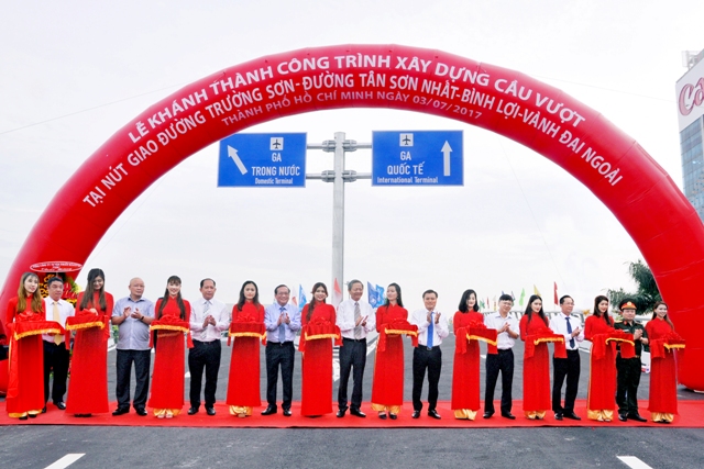 Khánh thành cầu vượt nút giao thông vào sân bay Tân Sơn Nhất, TP. Hồ Chí Minh