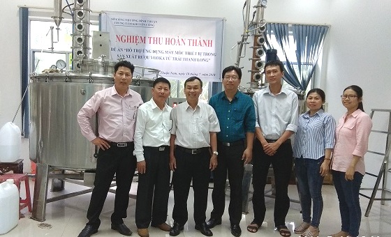 Bình Thuận: Nghiệm thu đề án “Hỗ trợ ứng dụng máy móc thiết bị sản xuất rượu vodka từ trái thanh long”