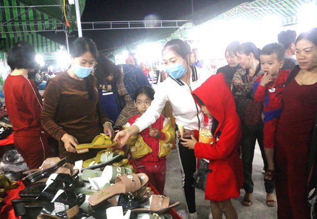 Quảng Ninh: Khai mạc phiên chợ hàng Việt huyện Cô Tô năm 2020