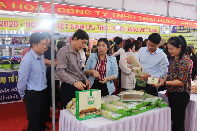 Phú Thọ: Tổ chức Phiên chợ đưa hàng Việt về miền núi huyện Thanh Ba và huyện Hạ Hòa