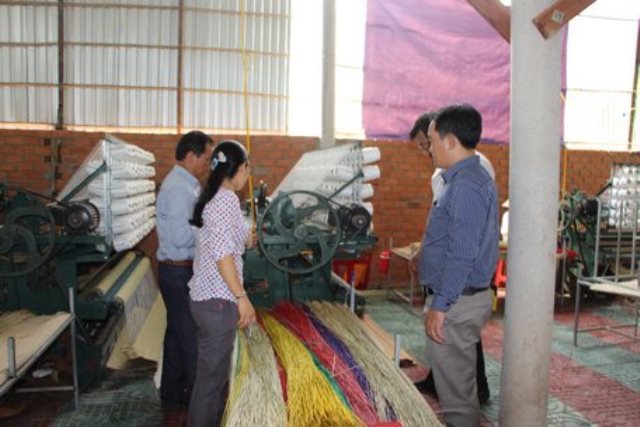Vĩnh Long: Đầu tư máy móc, thiết bị phát triển nghề dệt chiếu lác cho giá trị kinh tế cao 