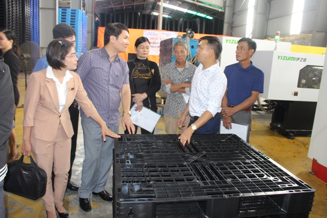 Thái Bình: Hỗ trợ doanh nghiệp ứng dụng máy móc trong sản xuất nhựa pallet tự động 