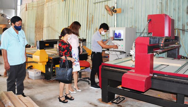 Đà Nẵng: Doanh nghiệp và hộ sản xuất tiếp nhận máy móc hiện đại từ chương trình khuyến công 