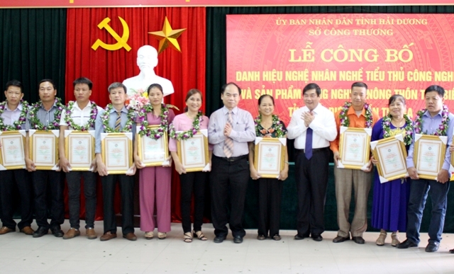 Hải Dương:  Phong tặng danh hiệu nghệ nhân và sản phẩm công nghiệp nông thôn tiêu biểu