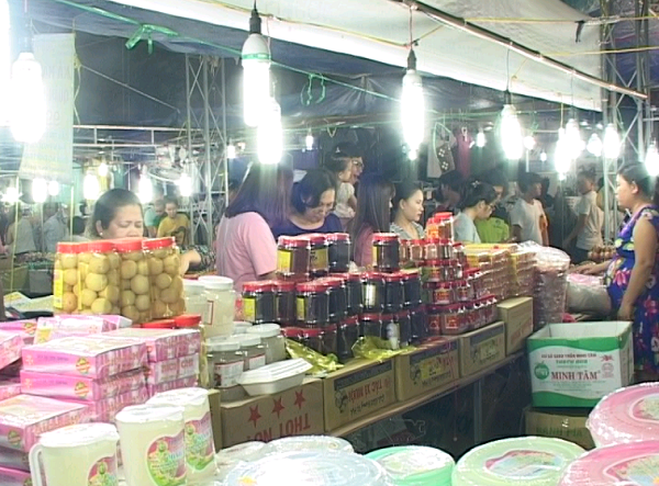 Tưng bừng hội chợ Ninh Thuận 2016