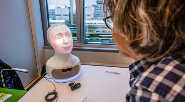 Robot phỏng vấn việc làm đầu tiên trên thế giới