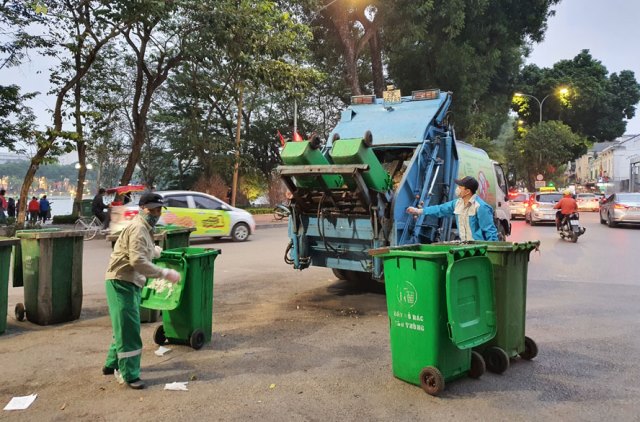 Tăng cường thu dọn rác thải, vệ sinh môi trường trong dịp Tết