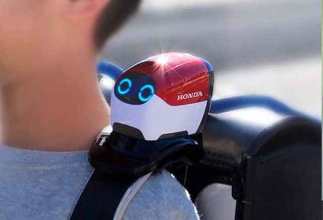 Sản phẩm robot mới của Honda giúp trẻ em tránh tai nạn khi đi qua đường
