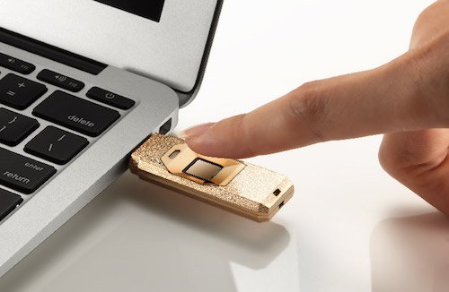 USB ‘kim cương’ tích hợp cảm biến vân tay