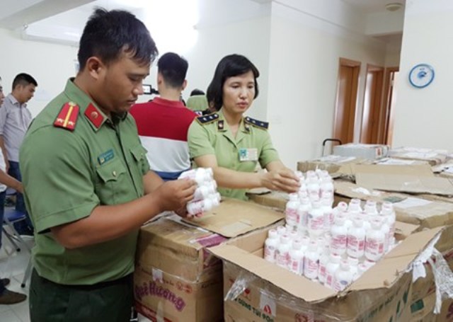 Hà Nội: Vừa bắt vụ vật tư y tế, thuốc không có số đăng ký do Bộ Y tế cấp