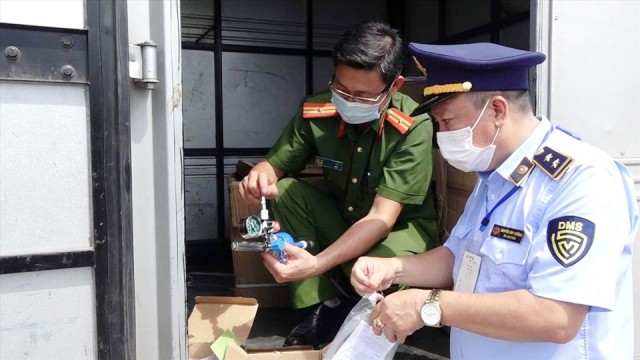 Hà Nội: Ngăn chặn kịp thời 1.000 bộ van máy thở chuẩn bị đưa vào TP Hồ Chí Minh tiêu thụ