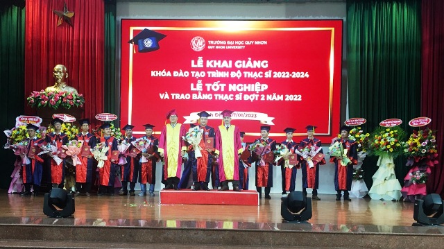 Trường Đại học Quy Nhơn tổ chức Lễ khai giảng khóa đào tạo trình độ thạc sĩ năm 2022 – 2024 và trao bằng tốt nghiệp thạc sĩ đợt 2, năm 2022