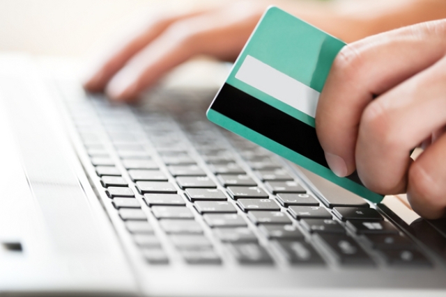 Bảo vệ quyền lợi người tiêu dùng trong lĩnh vực mua sắm trực tuyến