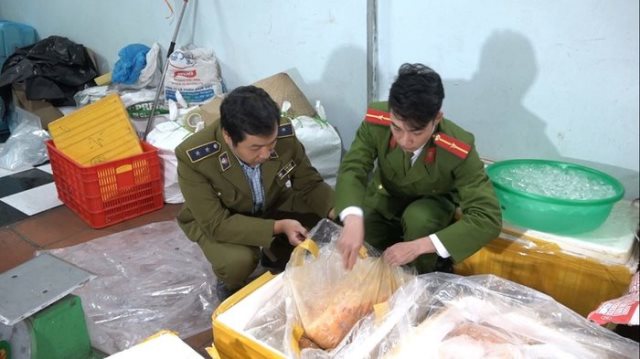 Hàng tấn trứng non, vịt thịt không đảm bảo chất lượng bị thu giữ tại Hà Nội