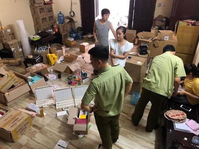 Hà Nội: tạm giữ lô mỹ phẩm vi phạm do nước ngoài sản xuất
