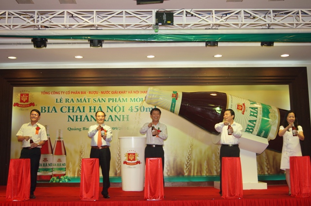 HABECO ra mắt sản phẩm bia chai Hà Nội nhãn xanh