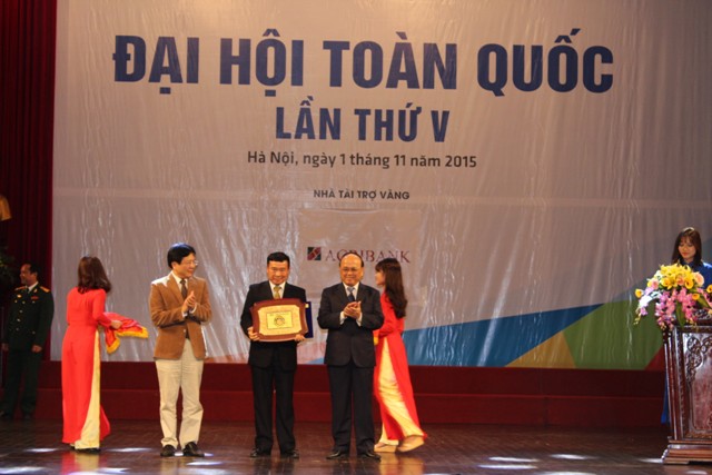 Công ty Điện lực Vĩnh Phúc:  Đón nhận danh hiệu Bảng vàng “Doanh nghiệp văn hóa năm 2015”