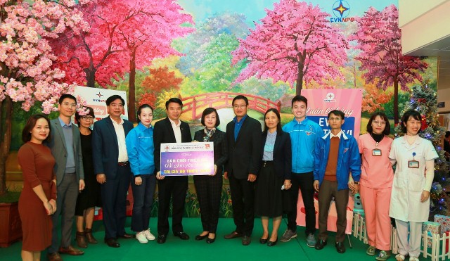 EVNNPC trao tặng “Sân chơi thiếu nhi” cho Bệnh viện Đa khoa tỉnh Yên Bái