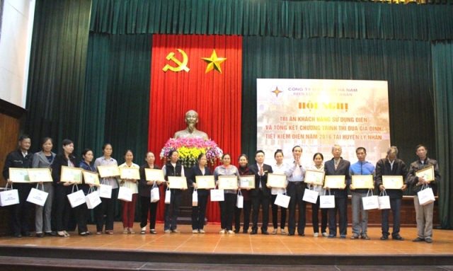 PC Hà Nam tổng kết Chương trình thi đua gia đình tiết kiệm điện năm 2016