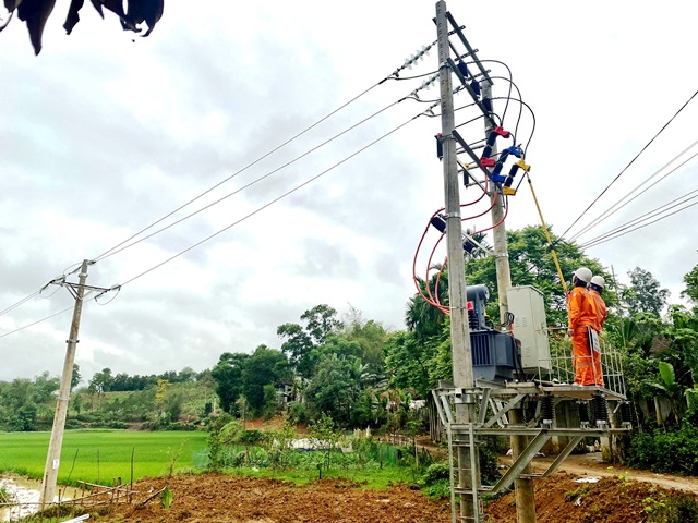 PC Hòa Bình đẩy nhanh tiến độ các công trình điện trên địa bàn tỉnh nhằm đảm bảo cung cấp điện an toàn, ổn định