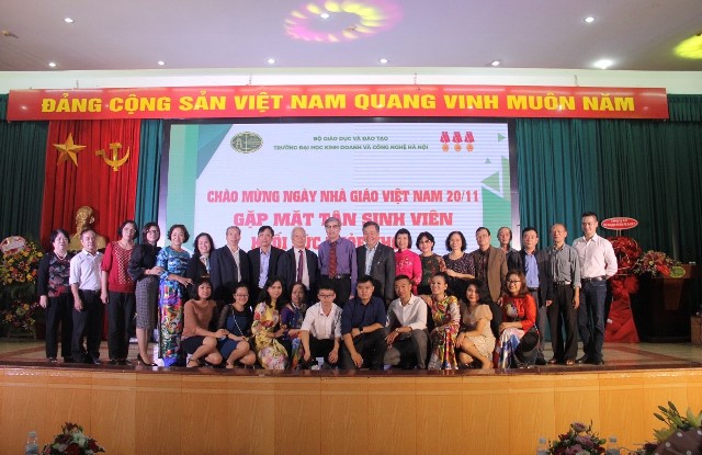 Trường Đại học Kinh doanh và Công nghệ Hà Nội tổ chức lễ chúc mừng ngày Nhà giáo Việt Nam 20/11 và gặp mặt Tân sinh viên K25