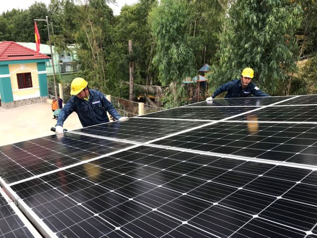 Bộ Công Thương tiếp tục nhận và giải quyết các yêu câu bán điện từ các dự án điện mặt trời áp mái