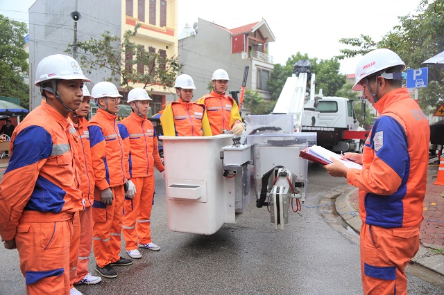 Sửa chữa điện "Hotline": Bước tiến mới của ngành Điện Bắc Ninh