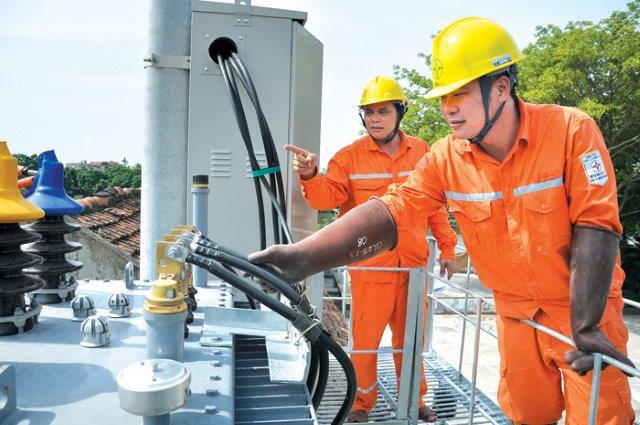 Công ty Điện lực Hà Nam: Chú trọng công tác ứng phó tai nạn điện, đặc biệt trong mùa mưa bão...