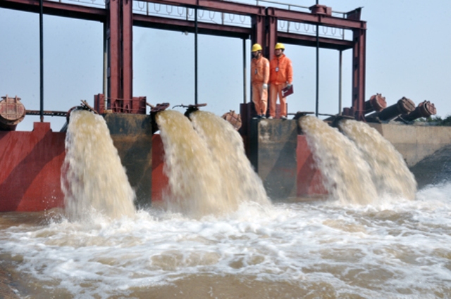 Đảm bảo điện cho 382 trạm bơm lấy nước phục vụ gieo cấy vụ Đông Xuân 2014 – 2015