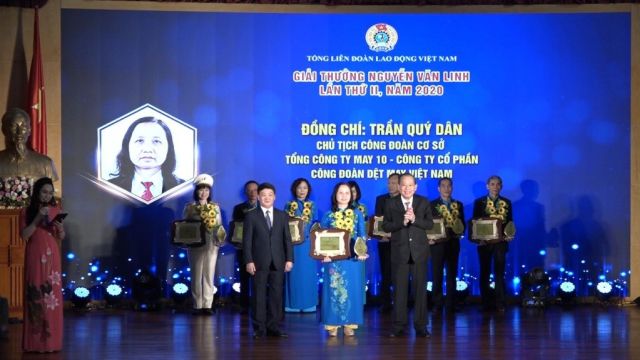 Chủ tịch Công đoàn May 10 vinh dự nhận giải thưởng Nguyễn Văn Linh