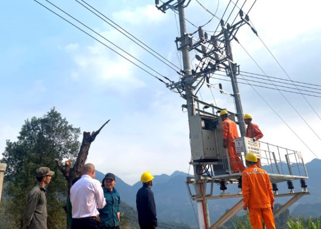 PC Hà Giang đưa điện lưới Quốc gia về thôn biên giới Nặm Ngặt trước thềm Xuân Quỹ Mão 2023