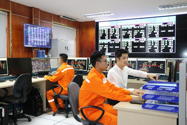 PC Yên Bái khai thác, thu thập dữ liệu đường dây và trạm biến áp 110 kV để đánh giá tình hình vận hành lưới điện hàng ngày